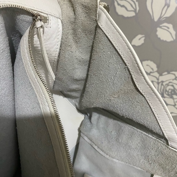 Balenciaga tote with some flaws. All my items are guaranteed authentic.read ‼️ - Picture 14 of 16